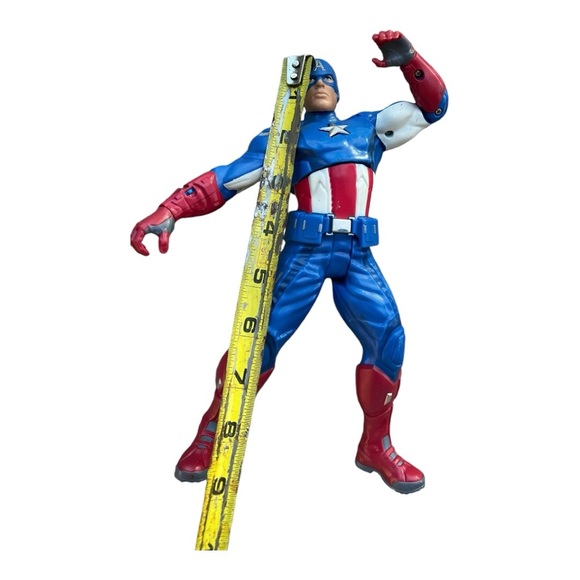 Captain America Talking Action Figure - Picture 3 of 3